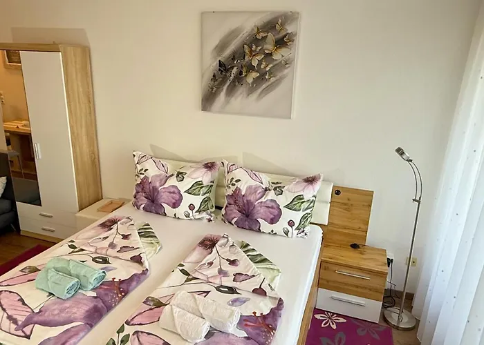 Komfortables Appartement/garconniere In Fuer Urlaub Und Geschaeftsreisen Lejlighed *